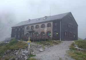 Refuge Lamsenjoch Hütte (1.953 m) ; temps de pluie